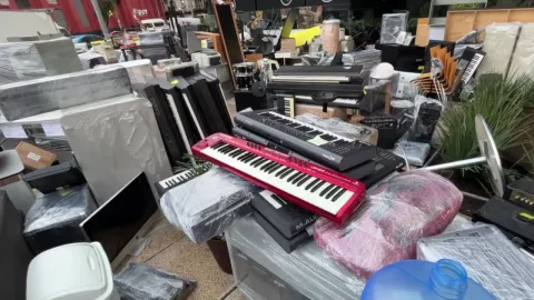 CDMX: Ladrones roban escuela de Música tras desalojo, cerca del Monumento a la Revolución