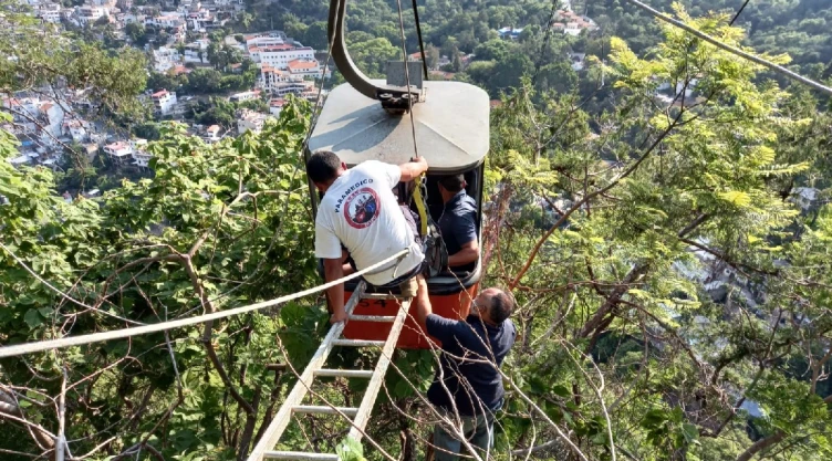 teleferico Taxco familia.jpg
