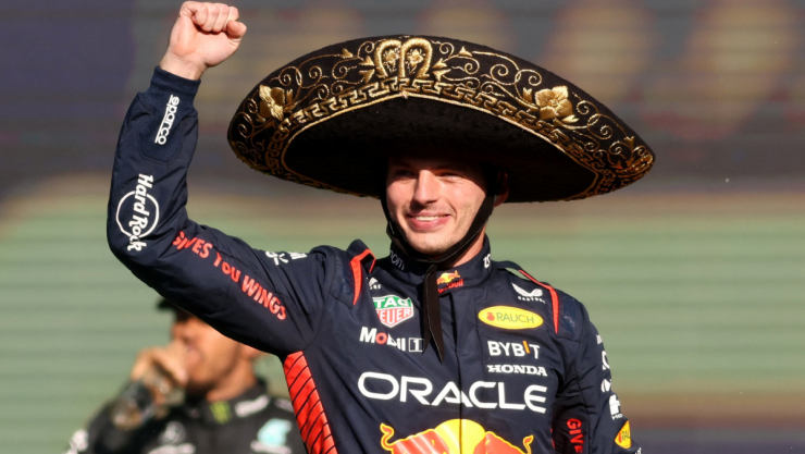 Max Verstappen con sombrero de charro