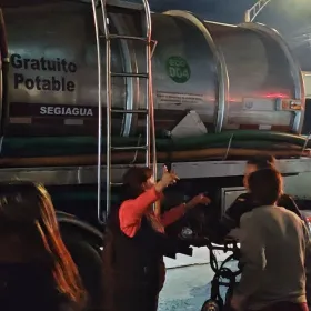 Protesta por desabasto de agua frena la avenida Té en Iztacalco