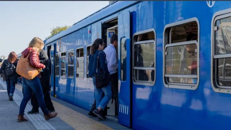 joven-casi-muere-arrollado-tren-distraído-celular-video
