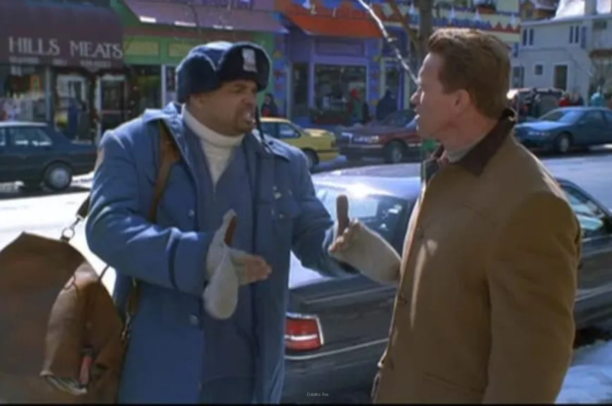Escena de la película ‘El Regalo Prometido’ (Jingle All The Way) por Azteca 7.