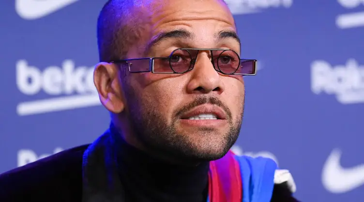 Dani Alves en conferencia de prensa