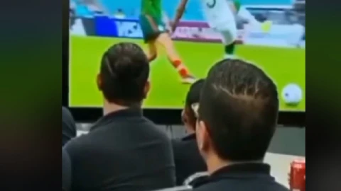 Joven recibe extraño mensaje mientras veía el ‘Fut’