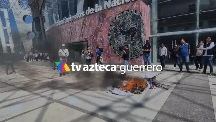 Manifestación de maestros en Chilpancingo hoy, 26 de febrero del 2025