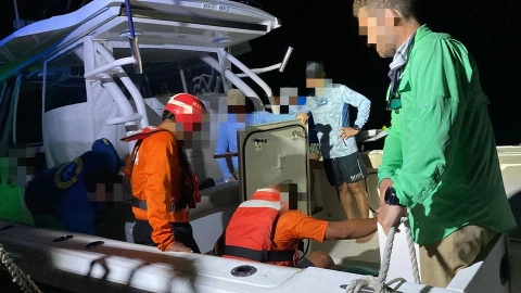 Marina rescata a turistas de yate reportado como desaparecido