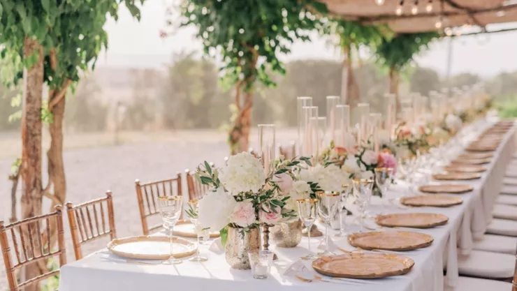 Una mesa de bodas para los invitados.