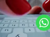 Estafas en Whatsapp: ¿Cómo te pueden robar dinero hackeando una cuenta?