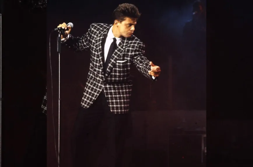 Luis Miguel traje.jpg