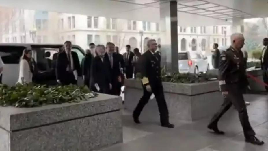 Gobiernos de México y EU se reúnen mientras 29 narcotraficantes son extraditados