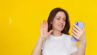 Experto en el chisme, se crea historias bien locas.