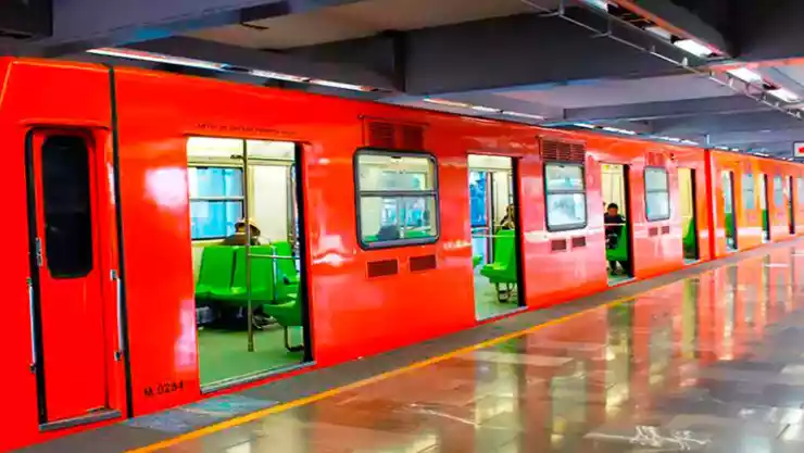 metro cdmx golpea cabeza hombre.jpg