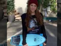 Shakira patineta.jpg