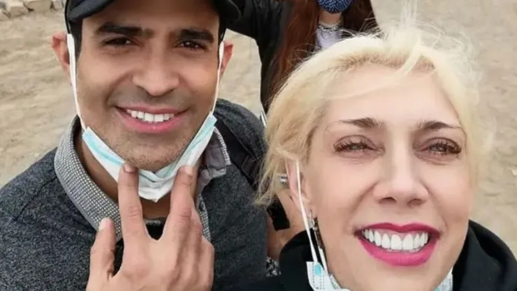 ¿Y Rey Grupero? Cynthia Klitbo y Juan Vidal sorprenden con beso en la boca.