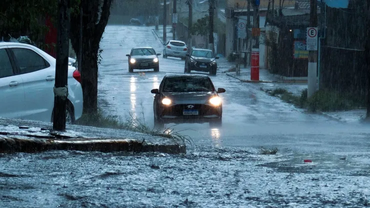 Emiten alerta por lluvias; monzón mexicano intensificará las tormentas en Nayarit