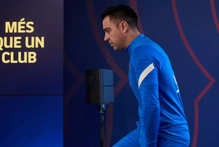 Xavi en conferencia de prensa