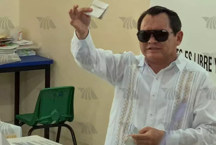 Elecciones 2024 en Yucatán_ Así emitió su voto Huacho Díaz Mena