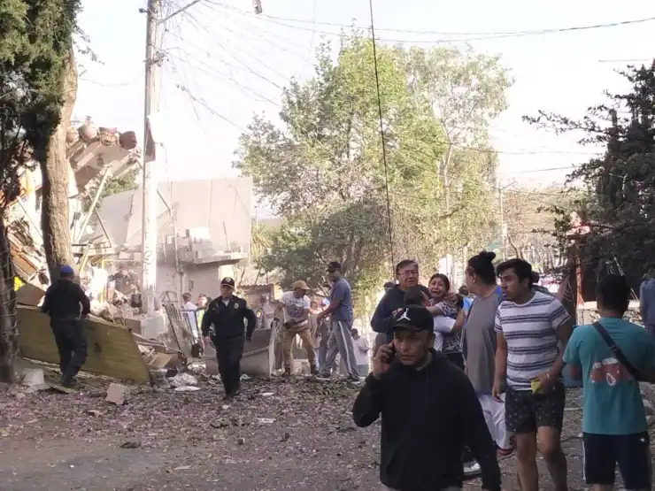 Fuerte explosión derrumba una casa en la colonia Miguel Hidalgo, en la alcaldía Tlalpan