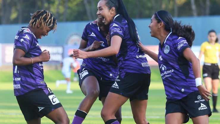 Mazatlán Femenil festeja victoria contra Cruz Azul.jpeg