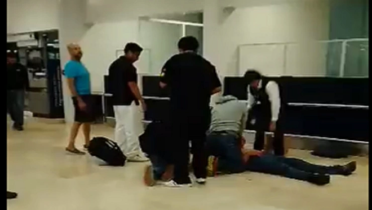 poblano se clava tijeras
