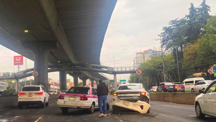 La circulaci&oacute;n de Perif&eacute;rico sur se vio afectada por un choque entre dos taxis
