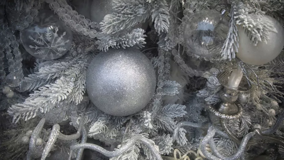 Árbol metálico o de alambre: Navidad moderna y artística con un toque industrial único.