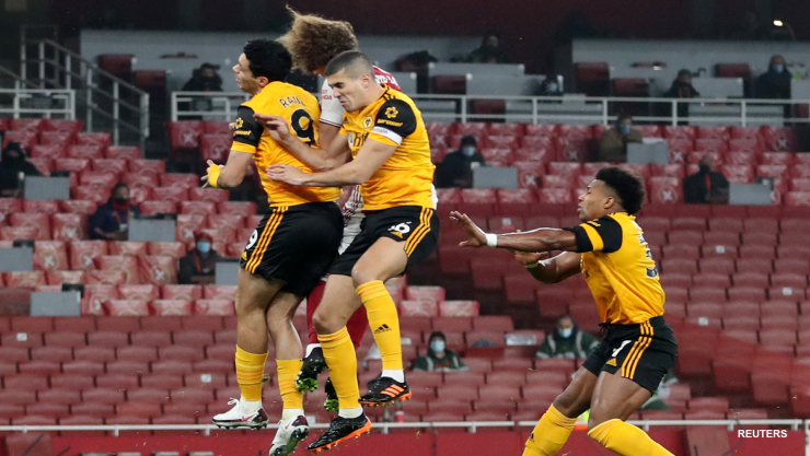 Ra&uacute;l Jim&eacute;nez golpeado en la cabeza