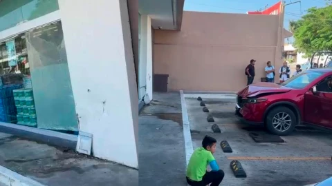 Sujeto en “presunto estado de ebriedad” se estrella contra farmacia en la colonia Moctezuma de Tuxtla Gutiérrez 