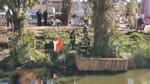 Encuentran un cadáver flotando en Canal Nacional, en Iztapalapa