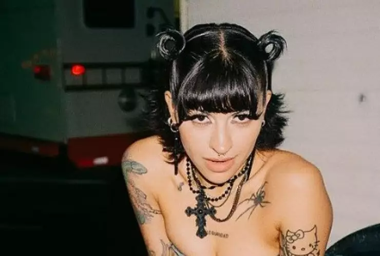 Problemas en el paraíso - Cazzu le cobra celos a Christian Nodal