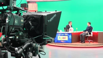 Benjamín Salinas entregó un especial reconocimiento a Jorge Garralda por estos 30 años de A Quien Corresponda