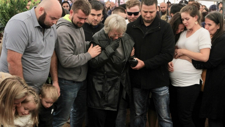 Sepultan a familiares asesinados de los LeBarón