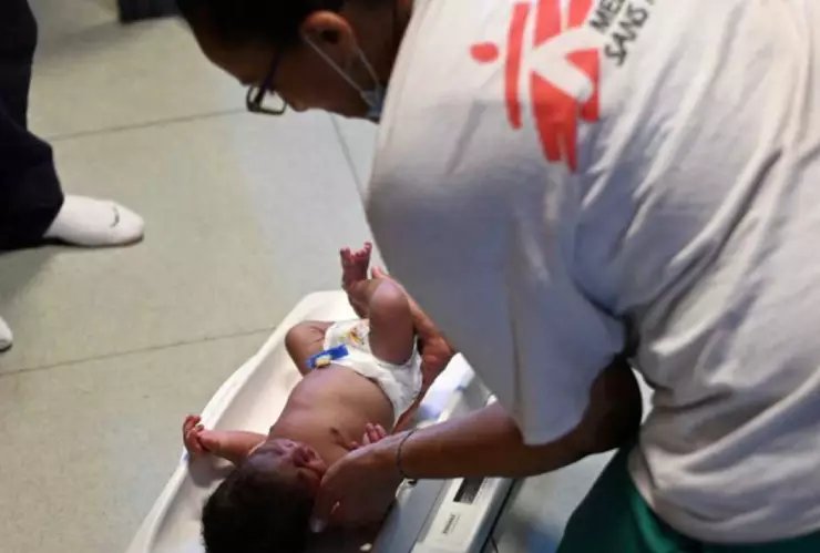 Muere bebé de dos meses en naufragio de migrantes