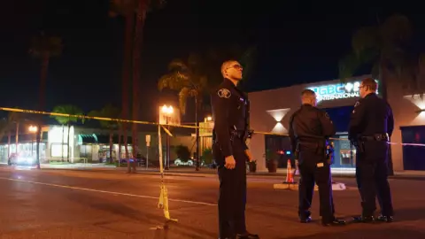 Un tiroteo masivo en California, Estados Unidos, dejó 10 personas muertas y 10 heridos.