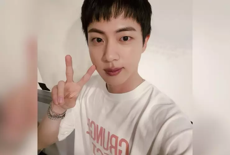 BTS Jin cumple 32 años y las Army lo celebran