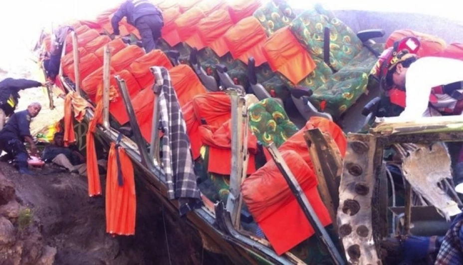 Un accidente de camión de pasajeros en Perú, ha dejado 34 muertos y 9 heridos