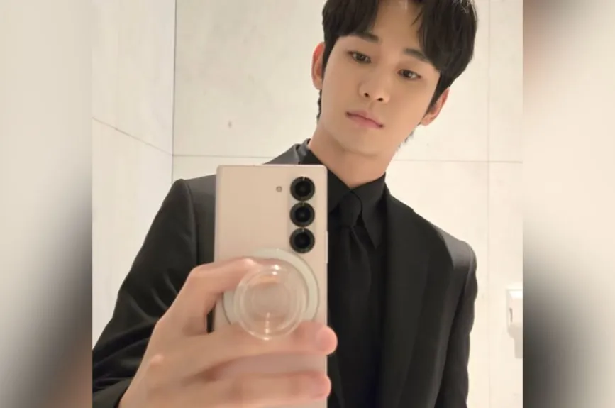 La controversia surgió cuando el portal de noticias surcoreano Hoverlab acusó a Kim Soo-hyun de haber mantenido una relación con la actriz Kim Sae-ron cuando ella tenía 15 años y él 27.
Crédito: @soohyun_k216