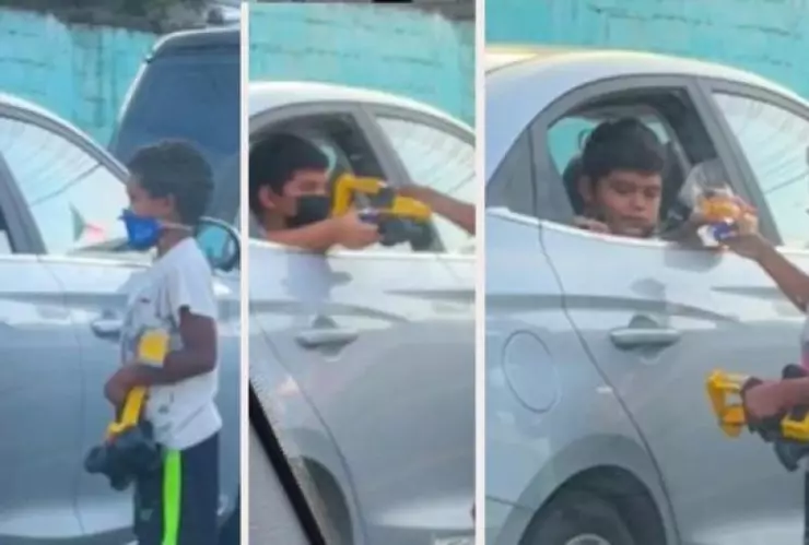 Niño regala su juguete a otro menor limpiaparabrisas y se hacen amigos
