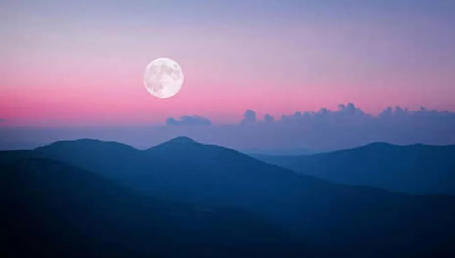 Así influye la luna rosa en cada signo del zodiaco