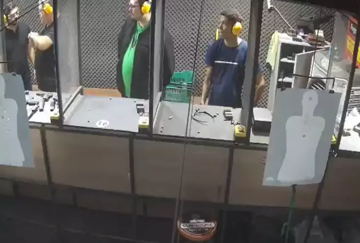 Sujeto se dispara en la cabeza en campo de tiro