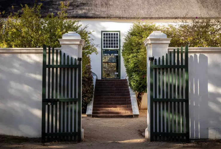 ¿Cómo debe ser la puerta de tu casa, según el Feng Shui?