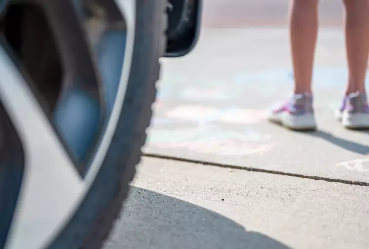 Mujer se persigna y la atropella un camión en Puebla.png