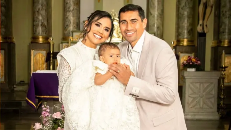 Exatlón México Pato Araujo y Zudikey Rodríguez festejaron el bautizo de su hija Antonella .jpg