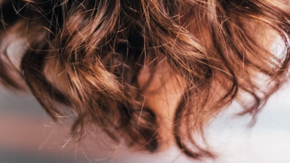 Operan a niña de 10 años para extraerle una bola de pelo de 283 g del estómago