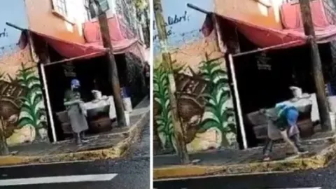 VIDEO: Taquero limpia mesas con agua sucia de un charco en CDMX