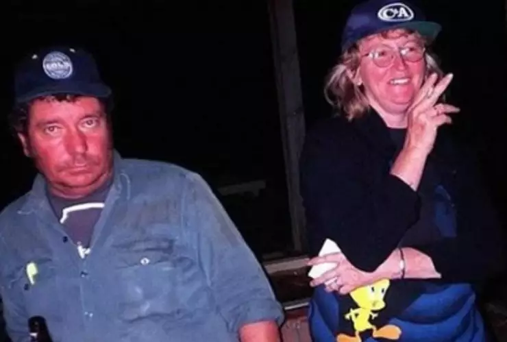 Mujer caníbal corta la cabeza de su amante; la cocinaba para sus hijos