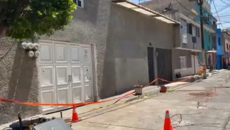Socavón en Naucalpan: desalojan tres casas por riesgo de colapso en colonia Benito Juárez