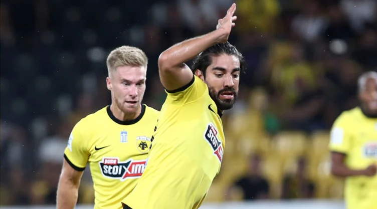 Rodolfo Pizarro en el AEK Atenas