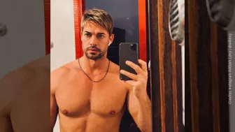 William Levy selfie en el espejo.jpg