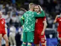 Kasper Schmeichel y Christian Eriksen.jpg